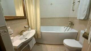 Гостиница Варваци Таганрог Большой двухместный номер с 1 кроватью-4